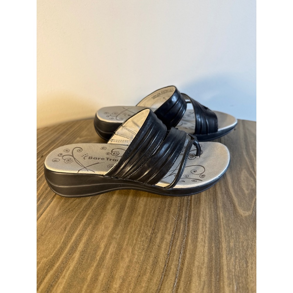 BareTraps Joellen Sandals Women's 6.5M Black Leather Toe Loop Wedge Slide New